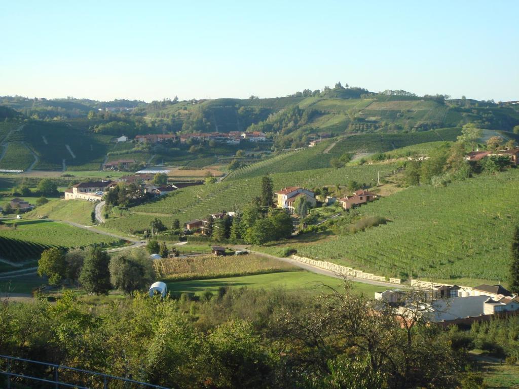 Agriturismo Cascina Vrona Monteu Roero Exterior photo