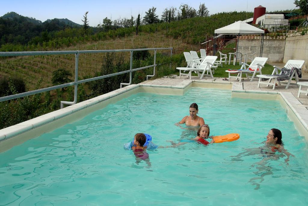 Agriturismo Cascina Vrona Monteu Roero Exterior photo